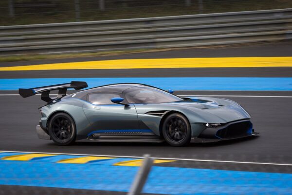 Aston martin vulcan